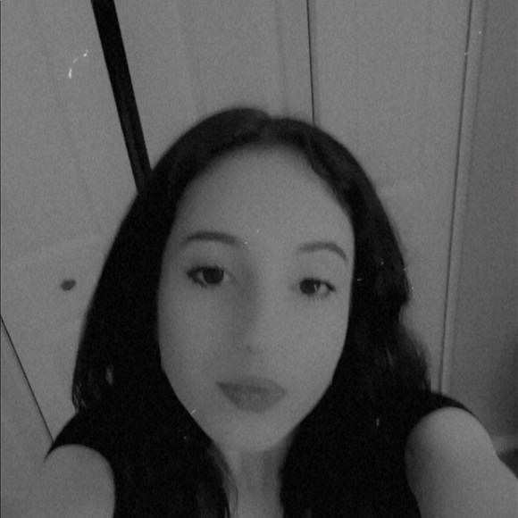 Profile Picture of Jade Gundersen (@your_mom69) on Poshmark