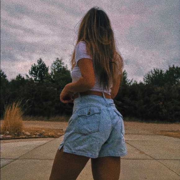 Profile Picture of Alice Sanchez (@aliciaxsanchez) on Poshmark