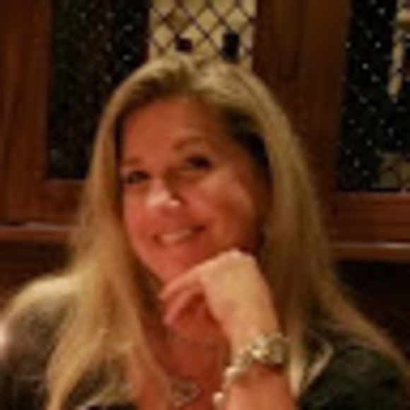 Profile Picture of Joanne Wallace (@joannewallac326) on Poshmark
