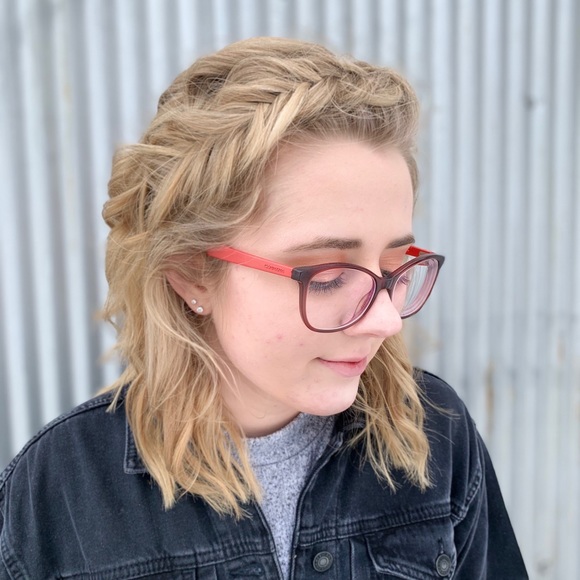 Profile Picture of Jasmine Duffer (@bibliophile15) on Poshmark