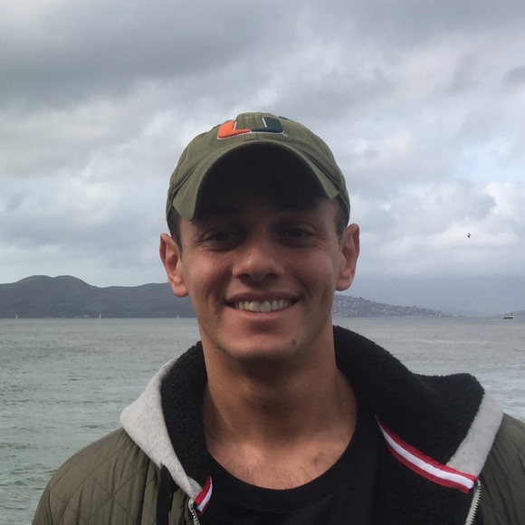 Profile Picture of Ariel Gringarten (@arielnoahg) on Poshmark