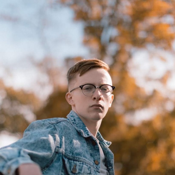 Profile Picture of Cameron Ryan (@camerondryan) on Poshmark