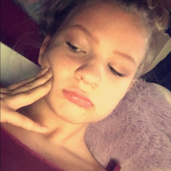 Profile Picture of Abby Paasman (@lolololllllll) on Poshmark