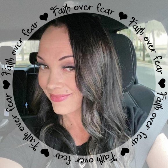 Profile Picture of Beth Gowdey (@bethgowdey) on Poshmark
