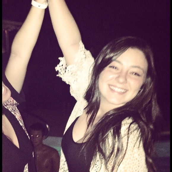 Profile Picture of Liz Foglietta (@lizfoglietta) on Poshmark