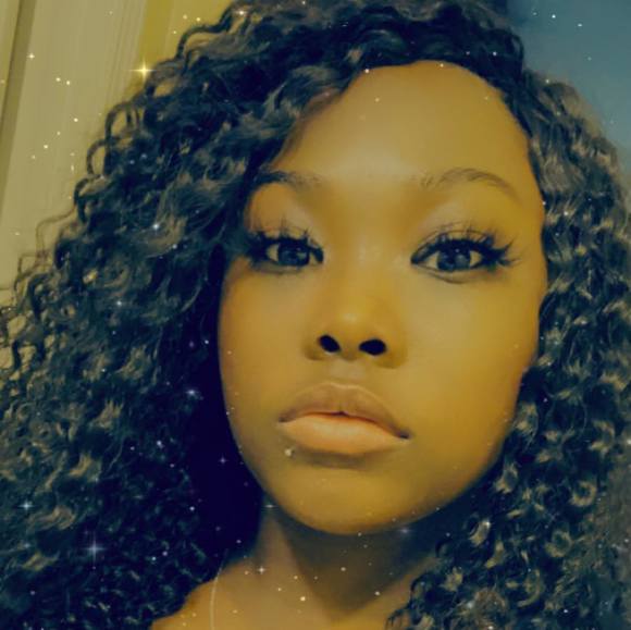 Profile Picture of Ashely Howell (@ashelyhowell) on Poshmark