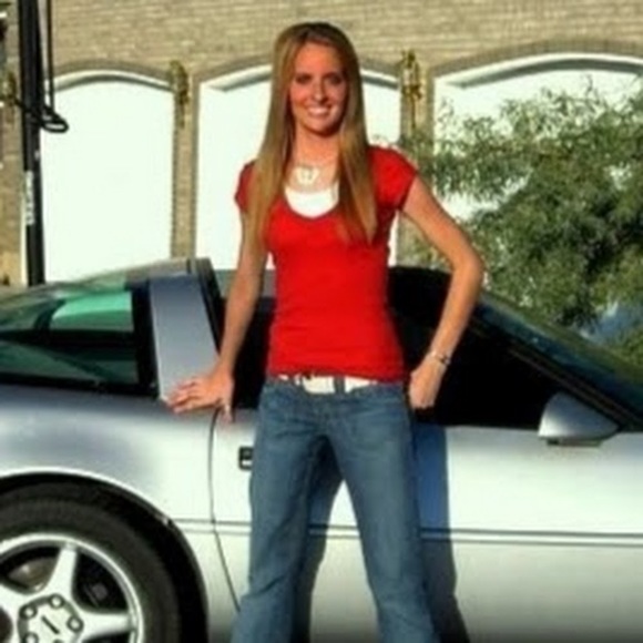 Profile Picture of Kaitlynn Schultz (@kaitsch2006) on Poshmark