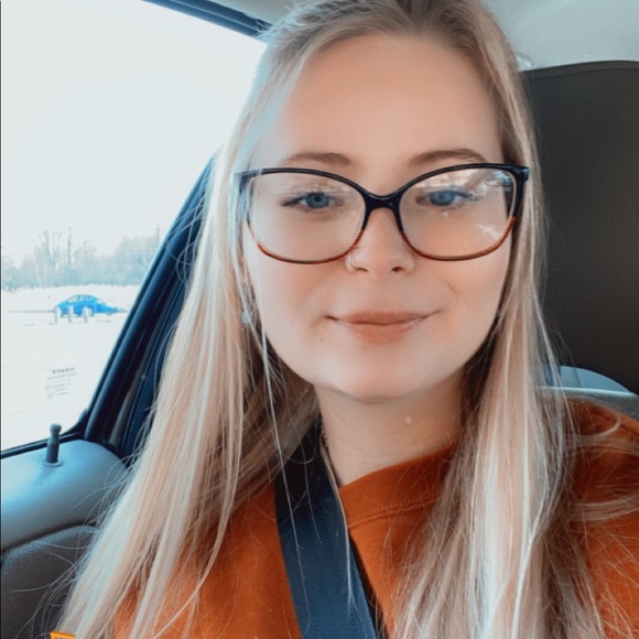Profile Picture of Alex Alandt (@alex_alandt) on Poshmark