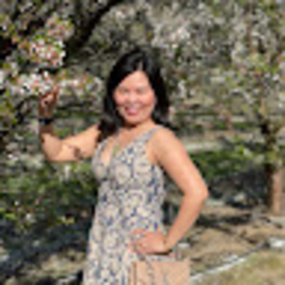 Profile Picture of Tonga Huynh (@vhcsun2018) on Poshmark