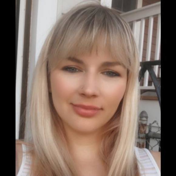 Profile Picture of Becky Brabec (@rkb0429) on Poshmark