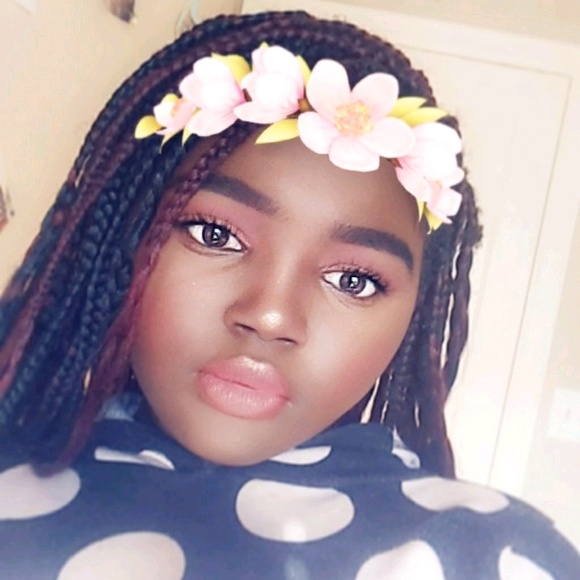 Mooda Azrag - Poshmark Profile Picture of Mooda Azrag (@mawadahassan) on Poshmark