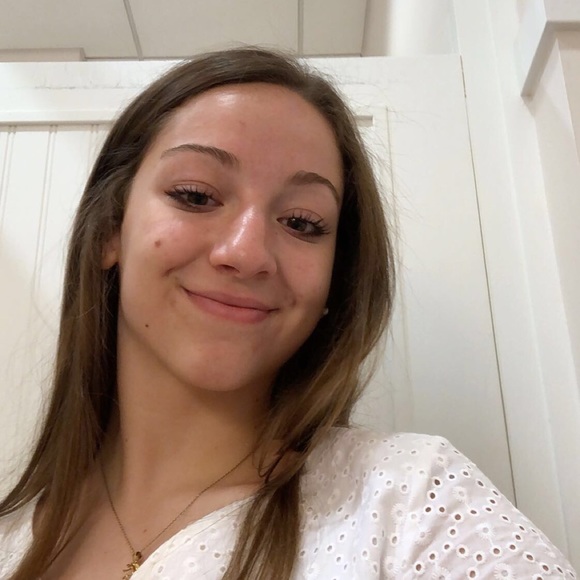 Profile Picture of Rachael Tomanelli (@rtomanelli) on Poshmark