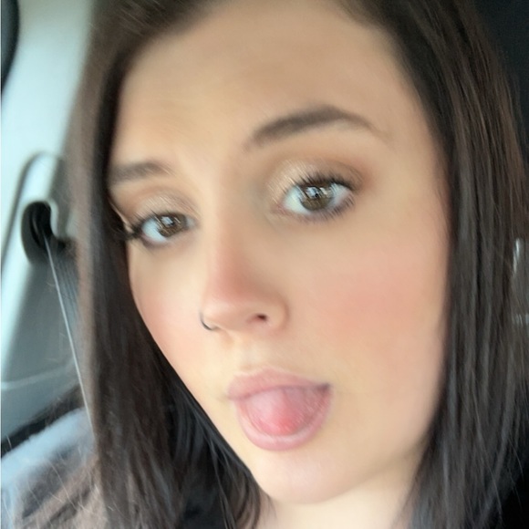 Profile Picture of Couric Eastgate (@courichazel1) on Poshmark