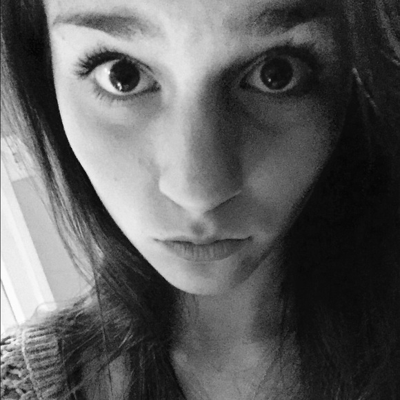 Profile Picture of Bizzy Hyatt (@bizzyhyatt) on Poshmark