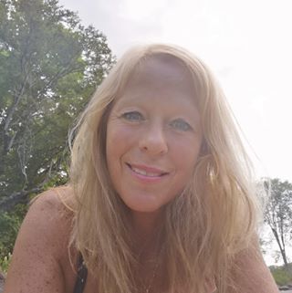 Profile Picture of Louise Charbonneau (@louise.charbonneau1) on Facebook