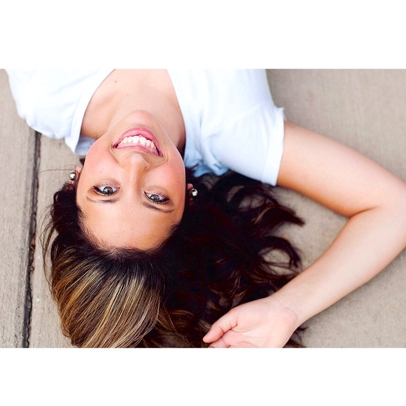 Profile Picture of Bryanna Zollinger (@breezyzollinger) on Poshmark