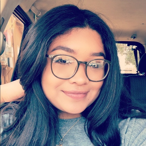 Profile Picture of Chels Andriano (@chelslinettr) on Poshmark
