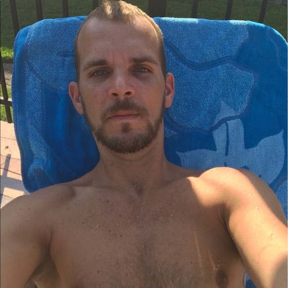 Profile Picture of Adrian Shattles (@adshattles) on Poshmark