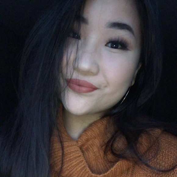 Profile Picture of Amanda Klaasen (@sooyunkim) on Poshmark