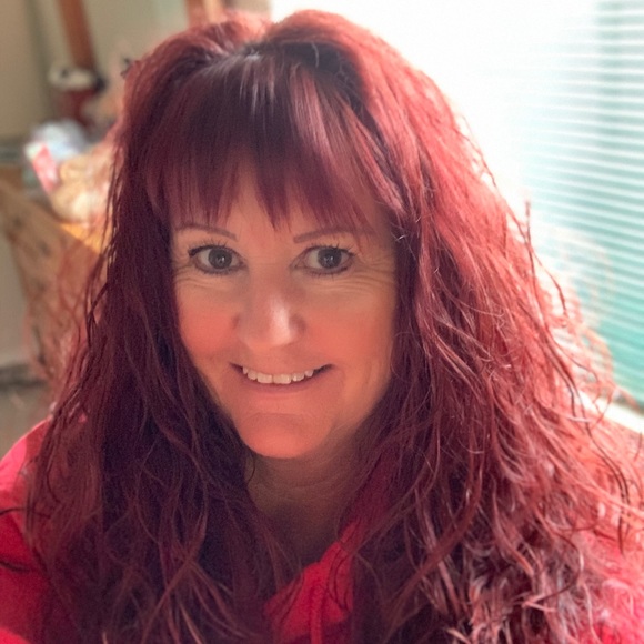 Profile Picture of Kelly Page (@deonpage) on Poshmark