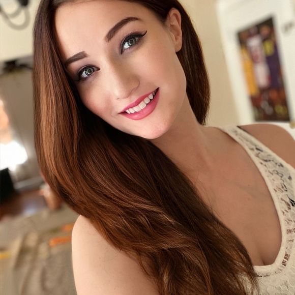 Profile Picture of Miranda Laizer (@mirandalaizer) on Poshmark
