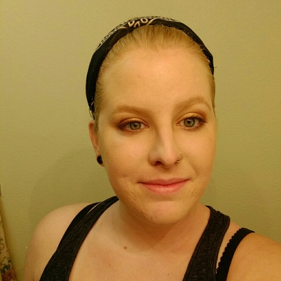 Profile Picture of Cassandra Beckman (@cassiel95) on Poshmark