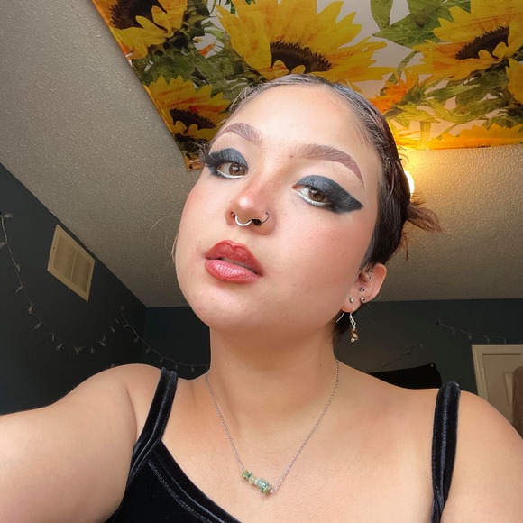 Profile Picture of Britnee Atton (@britnee_atton) on Poshmark