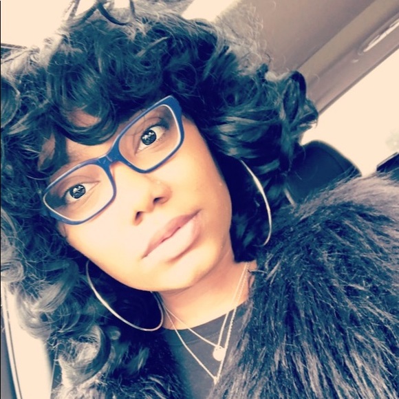 Profile Picture of Shawna Neal (@fashion081) on Poshmark