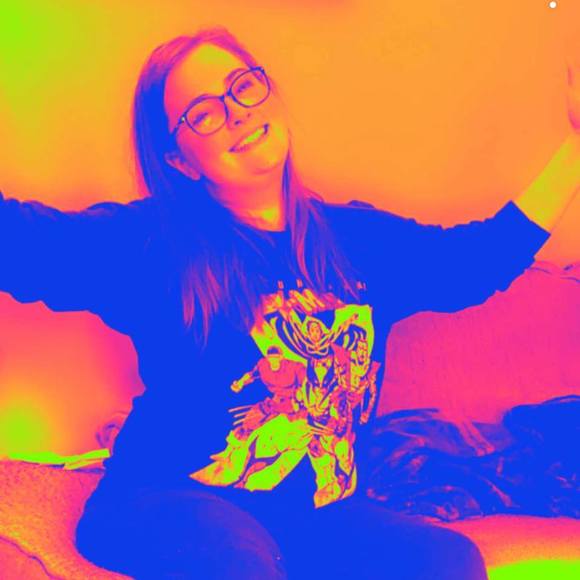 Profile Picture of Arielle Aviles (@arielleaviles) on Poshmark