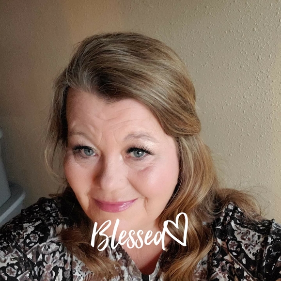 Profile Picture of Bonnie Erwin (@berwin10) on Poshmark