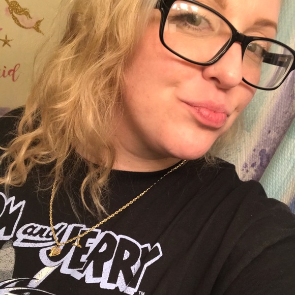 Profile Picture of Amanda Decramer (@amandadecramer) on Poshmark