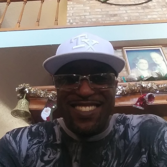 Profile Picture of Ricky Phillips (@riccrocc2020) on Poshmark