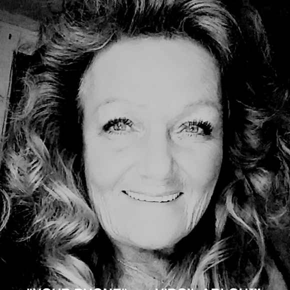 Profile Picture of Faye Dutton (@fayesba) on Poshmark