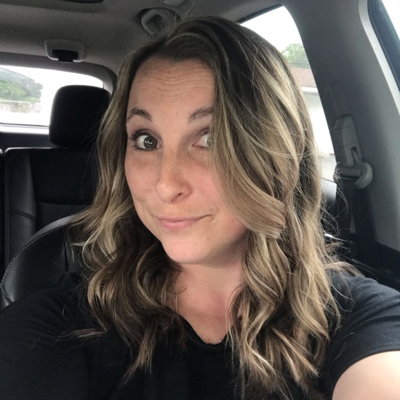 Profile Picture of Hillary Nostrant (@hillnos16) on Poshmark