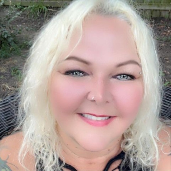 Profile Picture of Karen Berki (@karenberki) on Poshmark