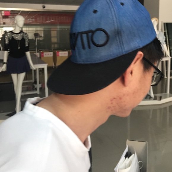 Profile Picture of Jingwei Dong (@tonyd7777) on Poshmark