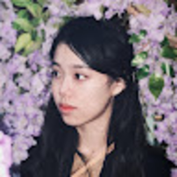 Profile Picture of Iris Liu (@irisliu603) on Poshmark