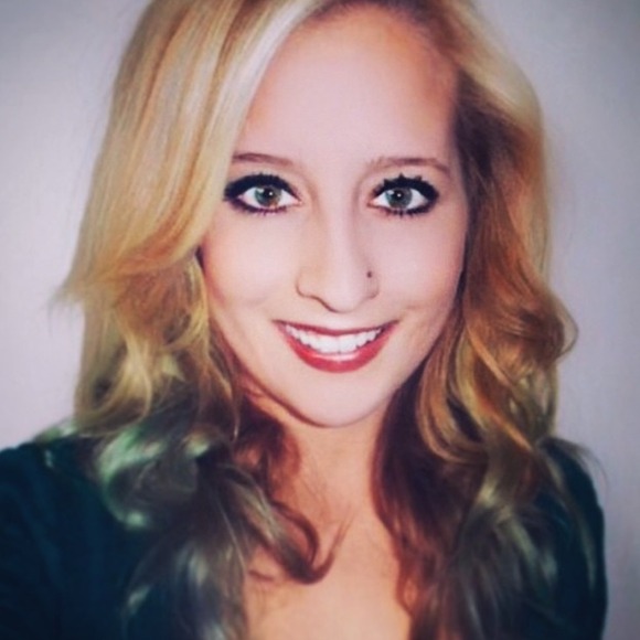 Profile Picture of Rebecca Follenweider (@rebeccatf3) on Poshmark
