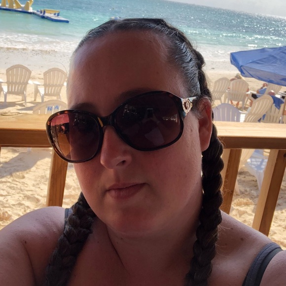 Profile Picture of Jjessica Longenette (@jlongenette) on Poshmark