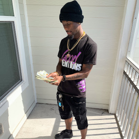 Profile Picture of Double Dee (@dequanowens0722) on Poshmark