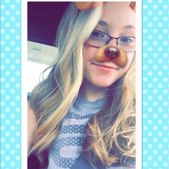 Profile Picture of Shelby Burnikel (@burnikelshelby) on Poshmark