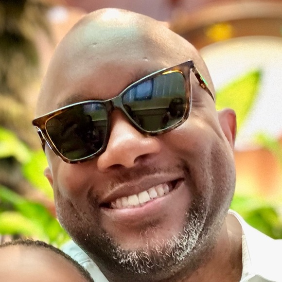 Profile Picture of Michael Hamilton (@mh75) on Poshmark