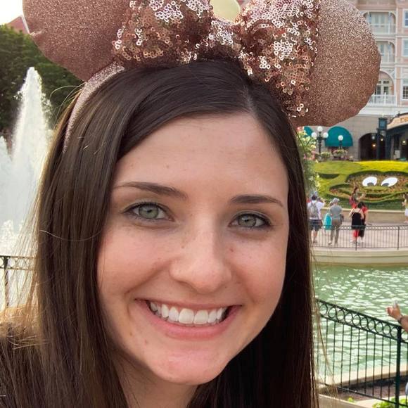 Emily Dzierzanowski - Poshmark Profile Picture of Emily Dzierzanowski (@emily_nicole_08) on Poshmark