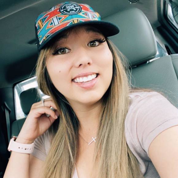 Profile Picture of Maya Fasselin (@mayafasselin) on Poshmark
