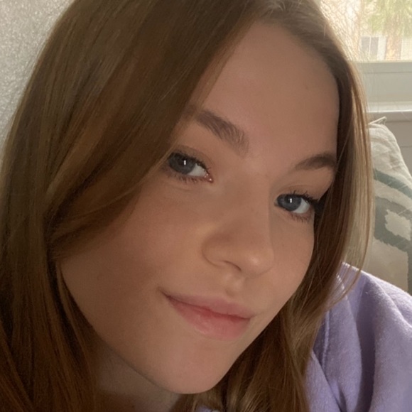 Profile Picture of Autumn Baumstein (@autumnhenley) on Poshmark