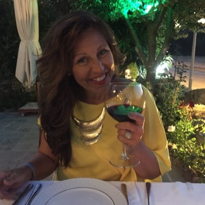 Profile Picture of Shelly Ritchie (@sparkelshelly) on Twitter