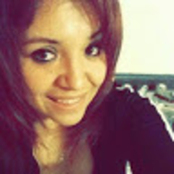 Profile Picture of Lily Cisneros (@amanrique305) on Poshmark