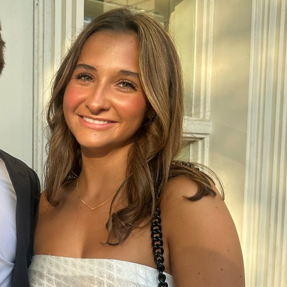 Profile Picture of Katie Taughinbaugh (@katietaughy) on Poshmark