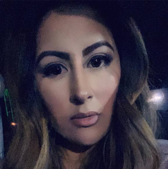 Profile Picture of Samantha Silvas (@samsilvas) on Poshmark