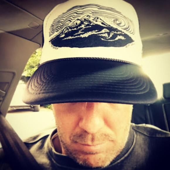 Profile Picture of Joe Neilson (@joeneilson) on Poshmark